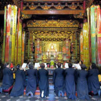 Indoor scene of Longshan Temple