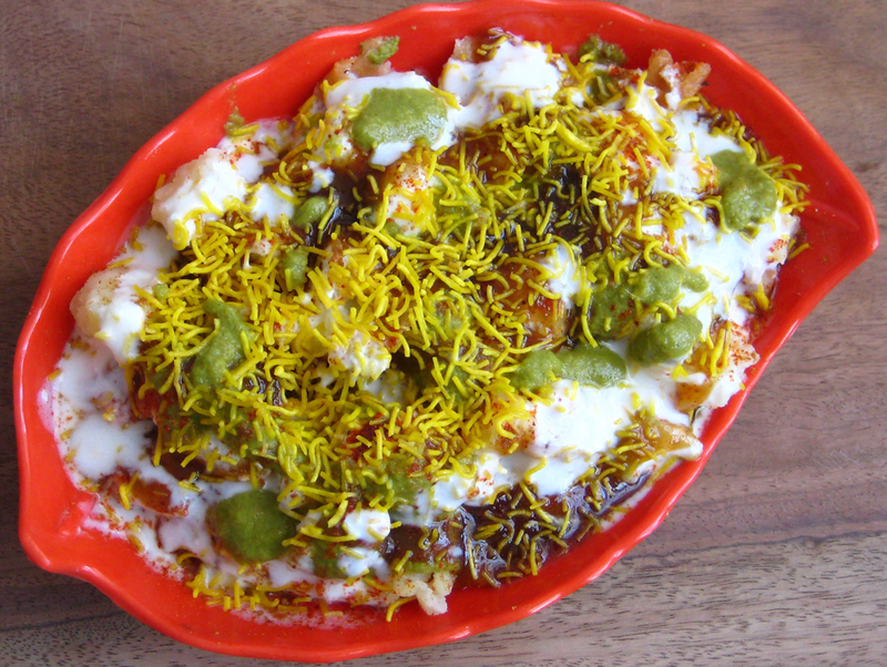 https://upload.wikimedia.org/wikipedia/commons/0/05/Papdi-chaat.jpg