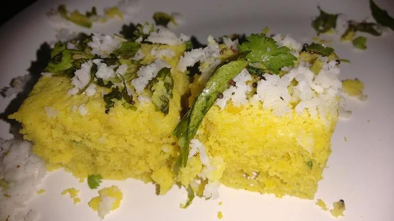 Gujarati_Dhokla_(Khaman_Dhokla).jpg