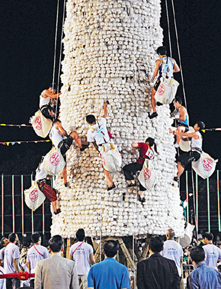 Bun Scrambling Competition · Cheung Chau Bun Festival