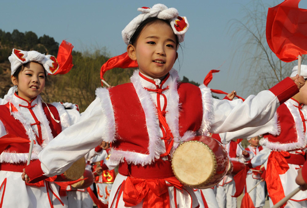 Villagers perform Ansai waist drums in Yan'an, NW China's Shaanxi - Xinhua