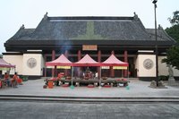 https://upload.wikimedia.org/wikipedia/commons/a/a1/Sha_Tin_Che_Kung_Temple_車公廟_02.jpg