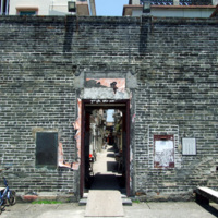 https://upload.wikimedia.org/wikipedia/commons/f/f3/HK_KatHingWai_EntranceGate.JPG