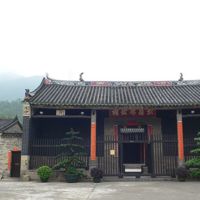 https://upload.wikimedia.org/wikipedia/commons/thumb/3/32/Tang_Chung_Ling_Ancestral_Hall.JPG/800px-Tang_Chung_Ling_Ancestral_Hall.JPG